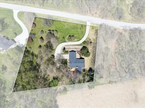 2698 Hidden Valley Solon IA 52333