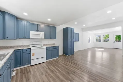 1006 7th Street Muscatine IA 52761