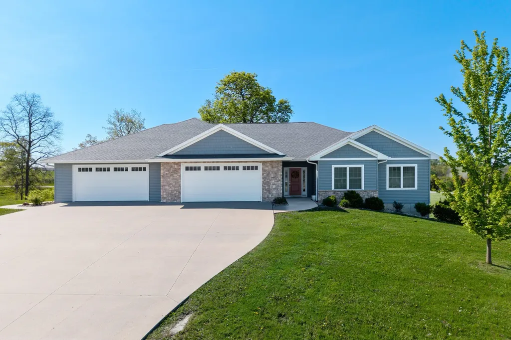 1062 Oak View Tipton IA 52772