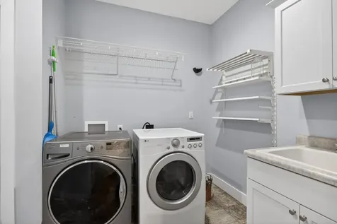 1062 Oak View Tipton IA 52772