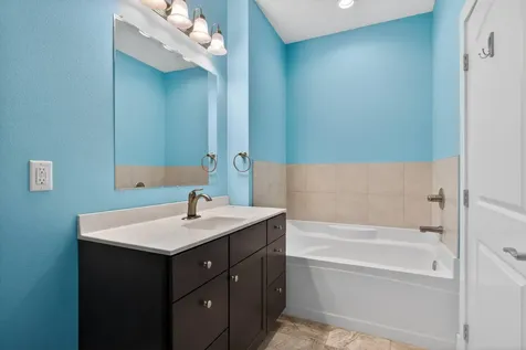 1062 Oak View Tipton IA 52772