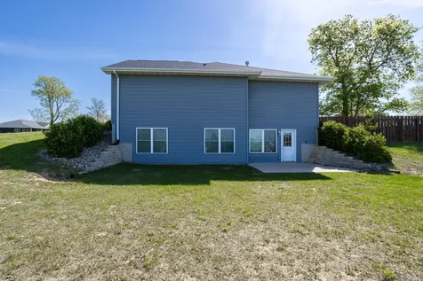 1062 Oak View Tipton IA 52772
