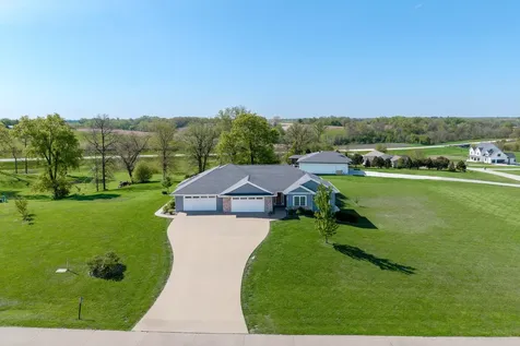 1062 Oak View Tipton IA 52772