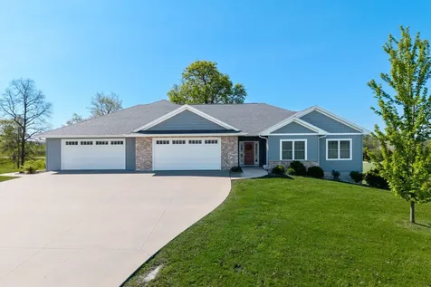 1062 Oak View Tipton IA 52772