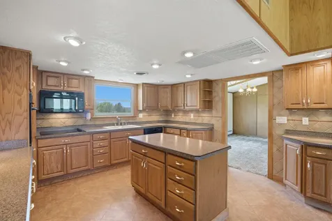 2419 155th Street Muscatine IA 52761