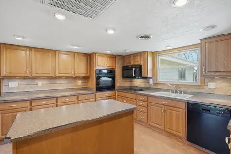 2419 155th Street Muscatine IA 52761