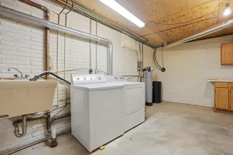 2419 155th Street Muscatine IA 52761