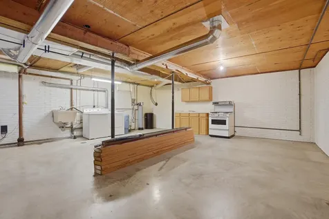 2419 155th Street Muscatine IA 52761