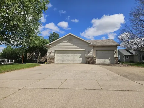 507 Wild Indigo Circle Wilton IA 52778