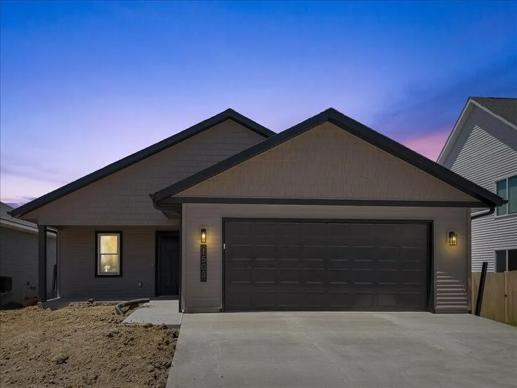 1419 Duncan Drive Muscatine IA 52761