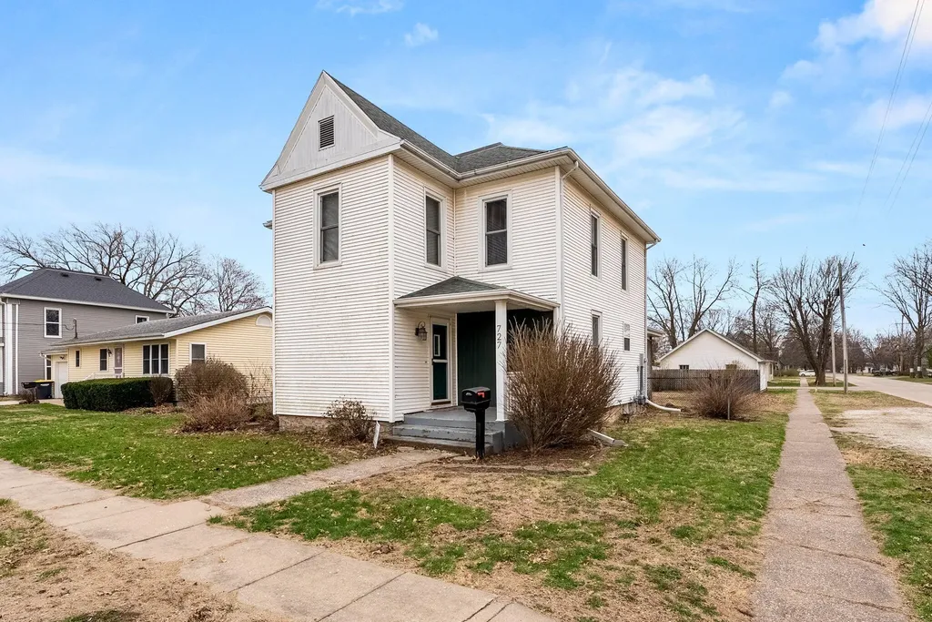 727 Isett Avenue Wapello IA 52653