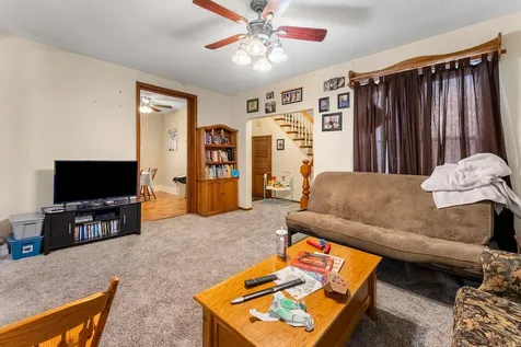 727 Isett Avenue Wapello IA 52653