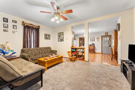 727 Isett Avenue Wapello IA 52653