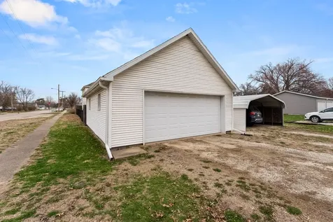 727 Isett Avenue Wapello IA 52653