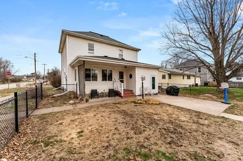727 Isett Avenue Wapello IA 52653