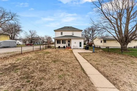 727 Isett Avenue Wapello IA 52653