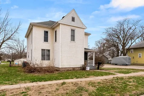 727 Isett Avenue Wapello IA 52653