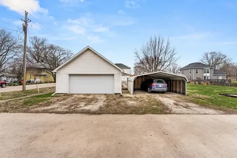 727 Isett Avenue Wapello IA 52653