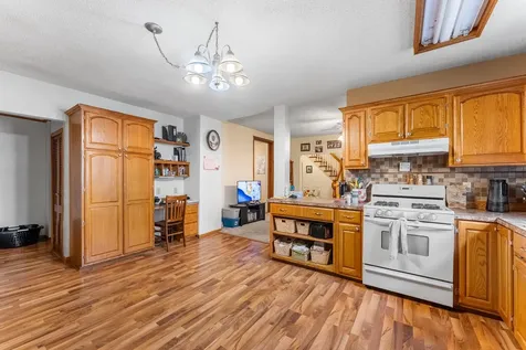 727 Isett Avenue Wapello IA 52653