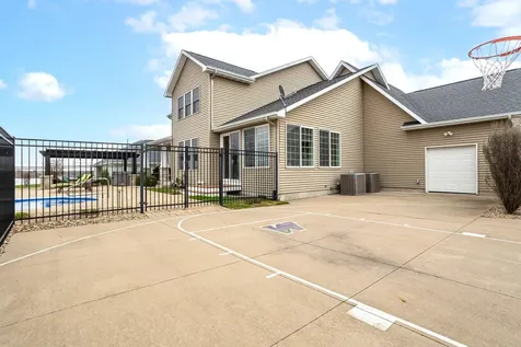 3120 Clermont Drive Muscatine IA 52761