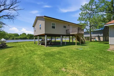 1459 Cedarview Muscatine IA 52761