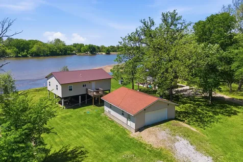 1459 Cedarview Muscatine IA 52761