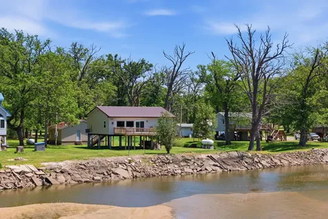 1459 Cedarview Muscatine IA 52761