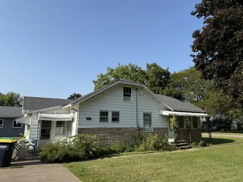 404 Jefferson Street Wapello IA 52653