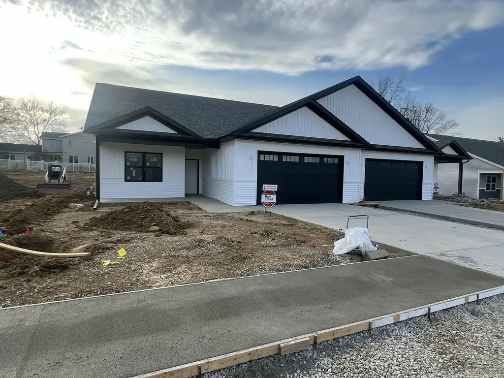 2100 Clarabeck Lane Muscatine IA 52761