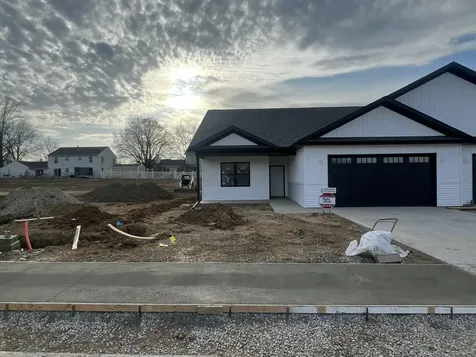 2100 Clarabeck Lane Muscatine IA 52761
