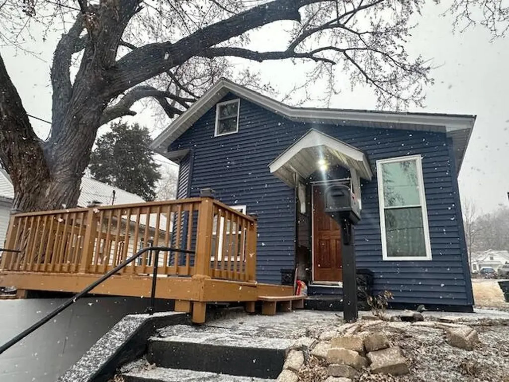 1811 New Hampshire Street Muscatine IA 52761
