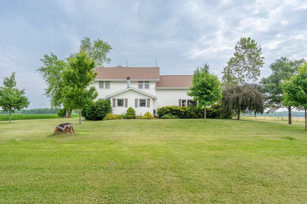 9996 W Avenue Columbus Junction IA 52738