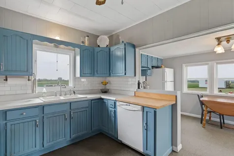 9996 W Avenue Columbus Junction IA 52738