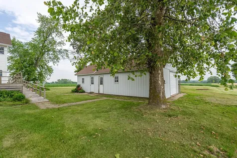 9996 W Avenue Columbus Junction IA 52738