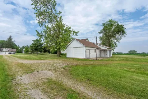 9996 W Avenue Columbus Junction IA 52738