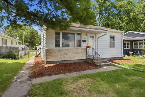 1404 Grand Muscatine IA 52761