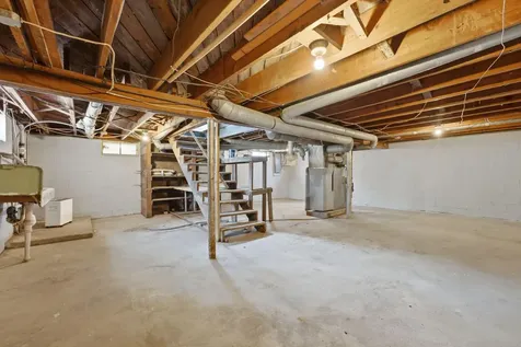 1404 Grand Muscatine IA 52761