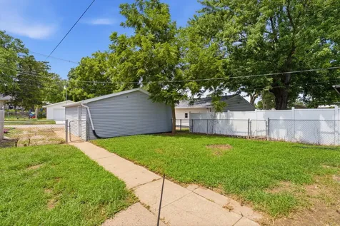 1404 Grand Muscatine IA 52761
