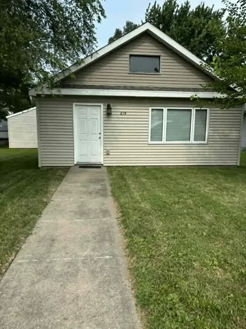 2114 Grand Muscatine IA 52761