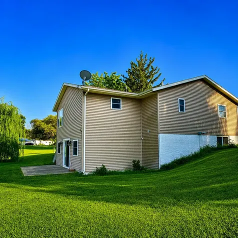 2808 Chestnut Columbus City IA 52737