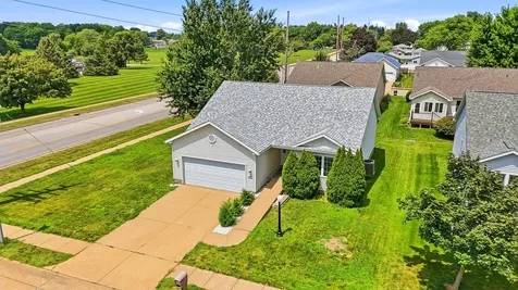 2923 Patrick Lane Muscatine IA 52761
