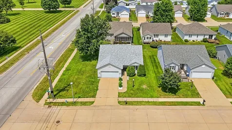 2923 Patrick Lane Muscatine IA 52761