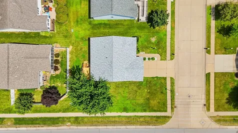 2923 Patrick Lane Muscatine IA 52761