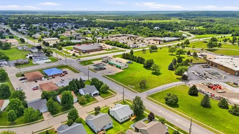 2923 Patrick Lane Muscatine IA 52761