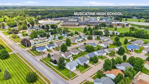 2923 Patrick Lane Muscatine IA 52761
