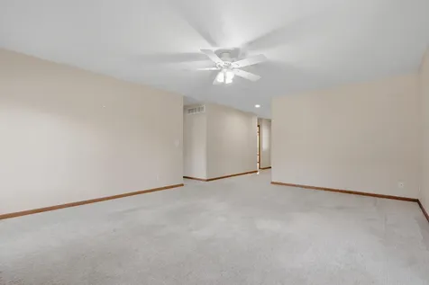 2923 Patrick Lane Muscatine IA 52761