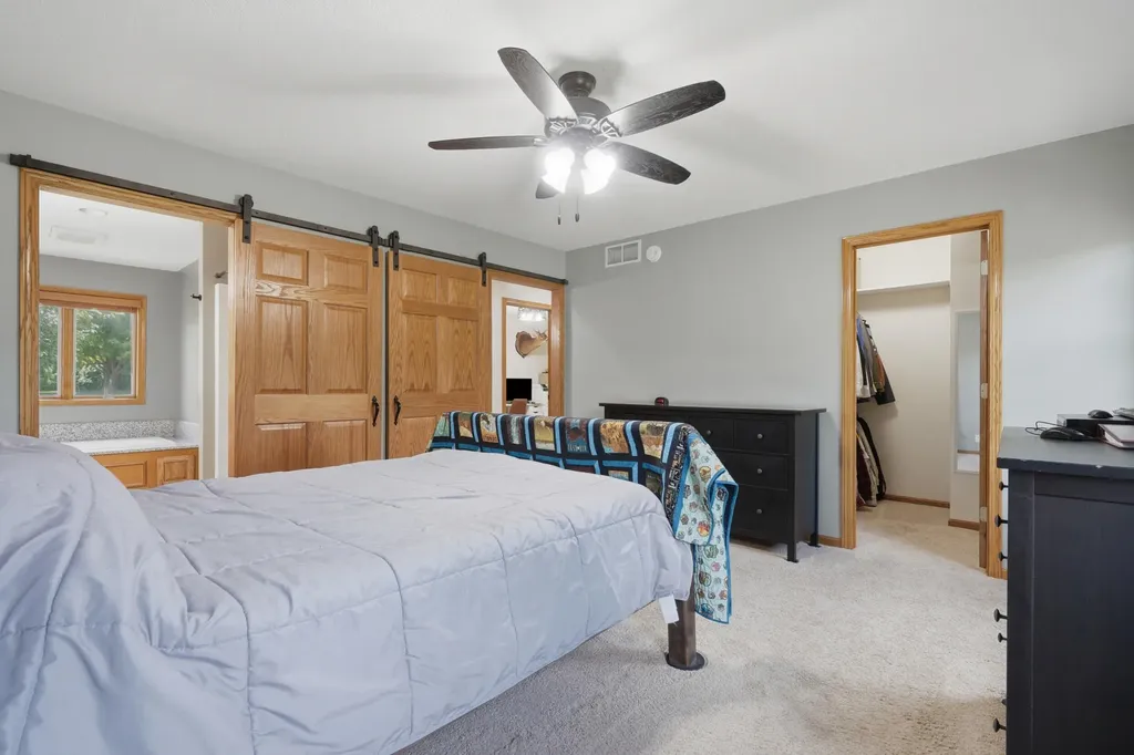 2237 Hickory Hills Road Muscatine IA 52761