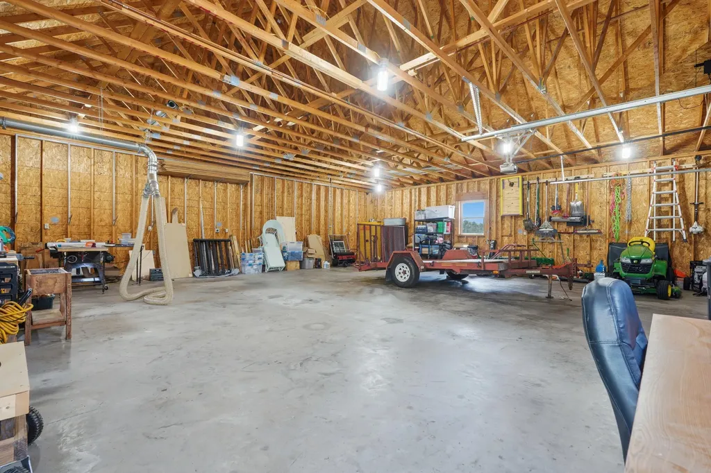 2237 Hickory Hills Road Muscatine IA 52761
