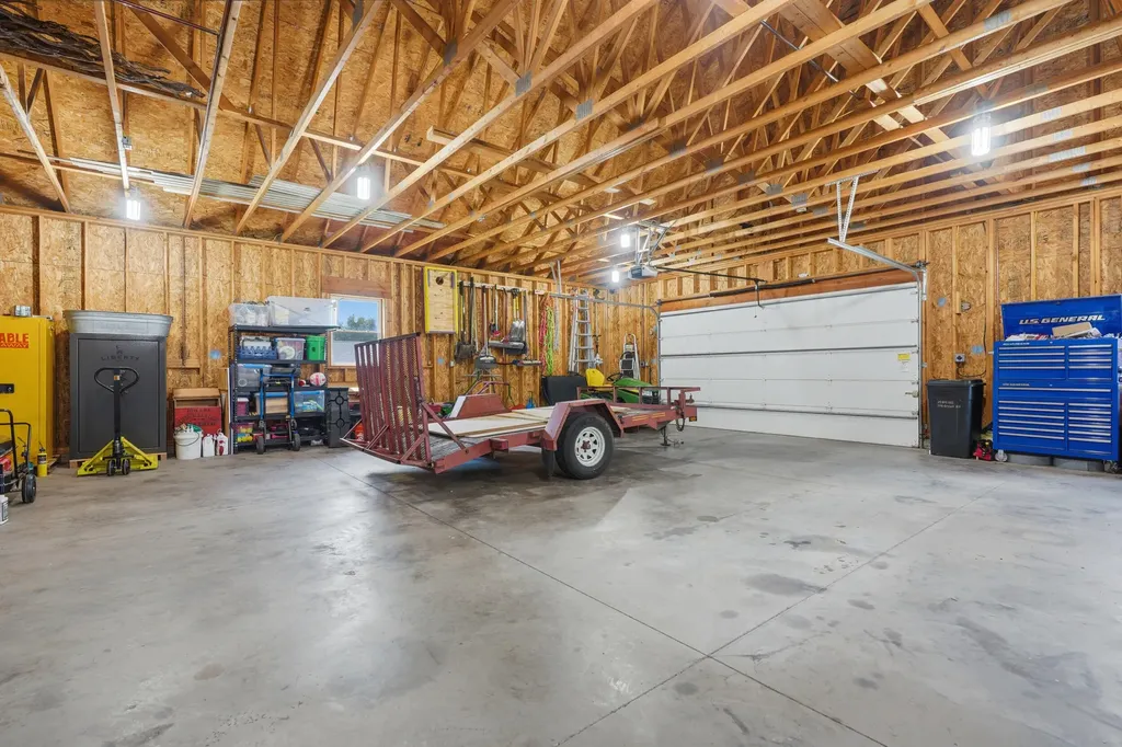 2237 Hickory Hills Road Muscatine IA 52761