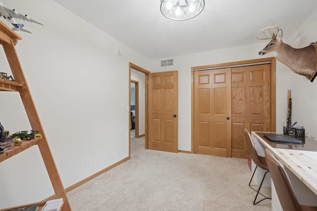 2237 Hickory Hills Road Muscatine IA 52761
